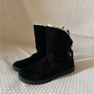 Koolaburra Black Suede Winter Boots size 6